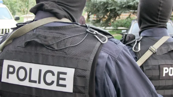 Policia me aksion në Prishtinë, Pejë, Mitrovicë dhe Gjilan: Konfiskohen armë dhe arrestohen 10 persona