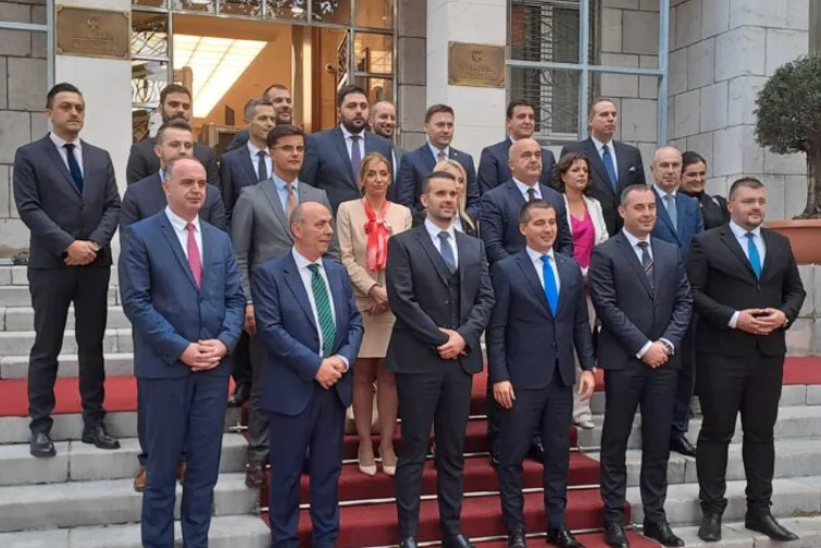 Neue Montenegrin Regierung Solved
