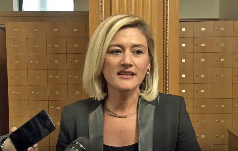 Kusari gibt Informationen zum Verein (Informats jeder)