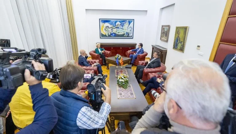 Von der Leyen in Skopje trifft Pendarovski