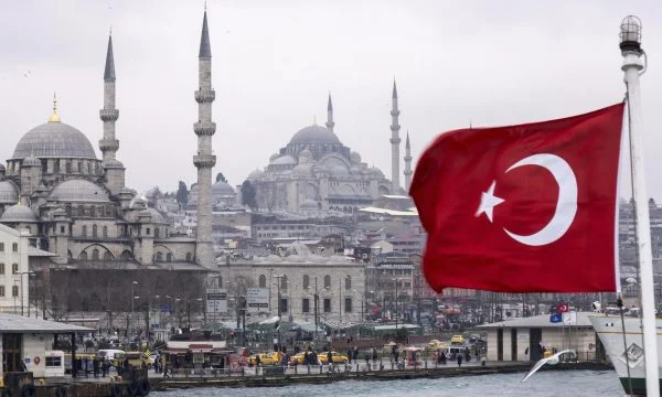 Turqia do të kthejë orën policore gjatë fundjavës