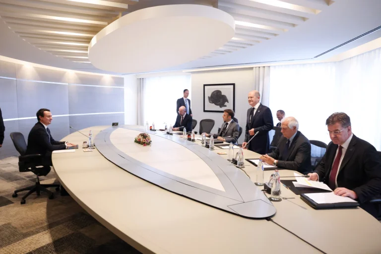 Reuters per la dichiarazione di Scholz, Macron, Mellon: L'UE ha evitato il tema del riconoscimento de facto, ora sotto pressione su Vucinqi