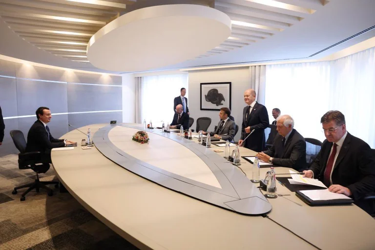 Kurti's Divided Meetings, Vucinic avec des dirigeants européens, photos prises
