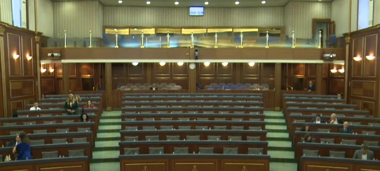 Fine delle udienze, sjeka quorum per il voto di risoluzione al fine di aumentare il cofficiente salariale