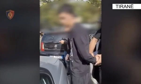 Prishtina di 20 anni arrestata a Tirana trasportando armi