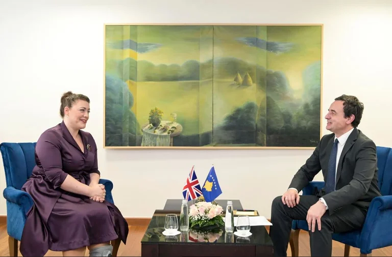 Kurti incontra Kearns, grazie per il suo forte sostegno al Kosovo