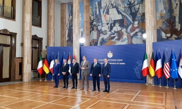 Dopo aver incontrato Kurt, cinque emissari arrivano a Belgrado
