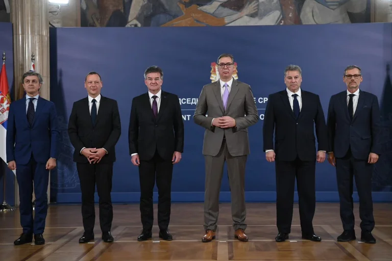 Vucinqi declaró después de reunirse con cinco diplomáticos