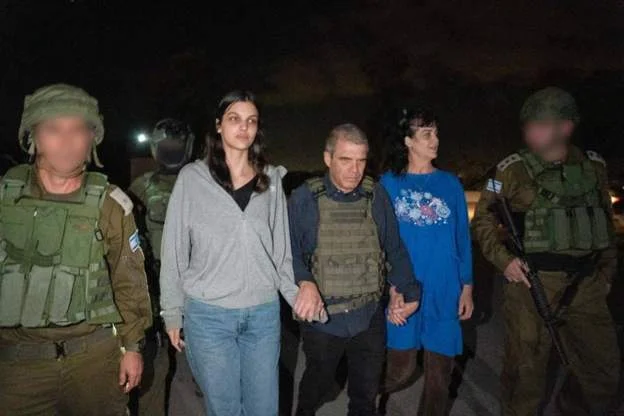 Erste Foto von zwei Geiseln, die von der Hamas veröffentlicht wurden, wird veröffentlicht