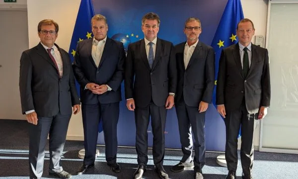Kurt morgen früh Gastgeber fünf Diplomaten