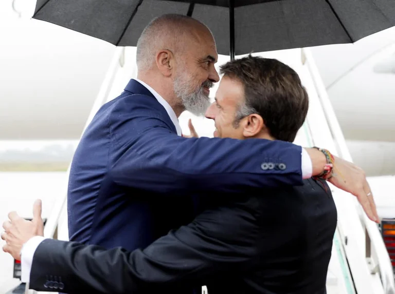 Rama sigue al Macron con abrazos: Hasta pronto