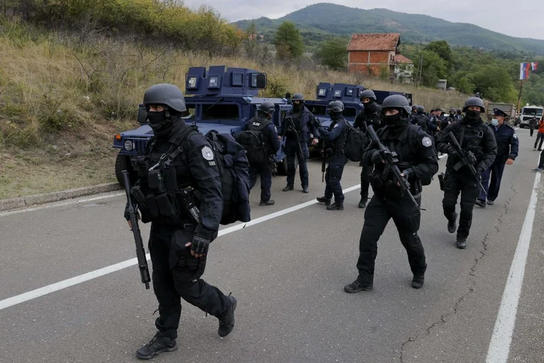 Eine bemerkenswerte Sitzung, Polizeiauflösung heute wieder vor Abgeordneten