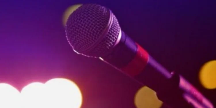 La chanteuse du Kosovo dit qu'elle a conduit 10 ans sans permis de conduire, montre comment ses policiers “Falin”