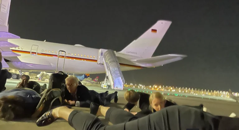 Hamas lancia missili verso l'aereo di Olaf Scholz