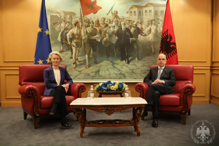 Presidenti i Shqipërisë takohet me Von Der Leyen, kërkon ndëshkimin e agresionit serb në Banjskë