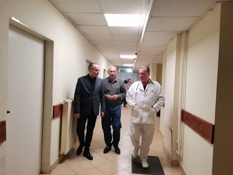 41 të helmuarit nga Malisheva vazhdojnë të jenë të shtrirë në Spitalin e Prizrenit