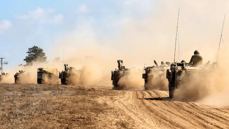Ushtria izraelite bëhet gati për ofensivë ajrore, tokësore dhe detare në Gaza