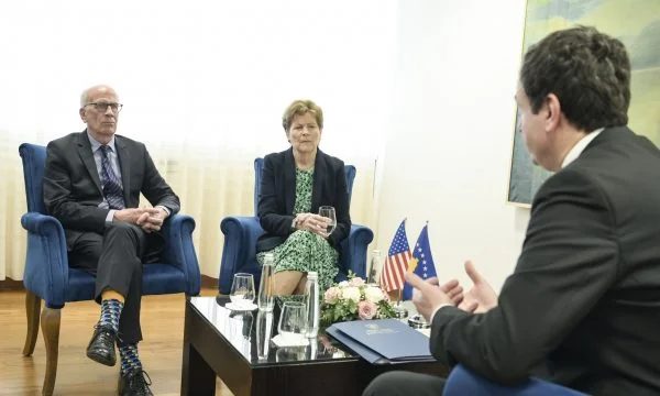 “Nuk duam konflikt në Ballkan”, krejt çka u tha pas takimeve të senatorëve amerikanë me Kurtin e Osmanin
