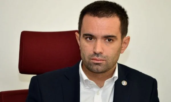 Drejtori i Odës Amerikane: Po vërejmë që ka një rënie të investimeve të huaja direkte në Kosovë