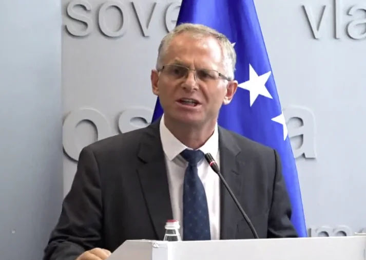 Nervozohet Bislimi, thotë se mediat kosovare të paguara nga Serbia po ia deformojnë deklaratat