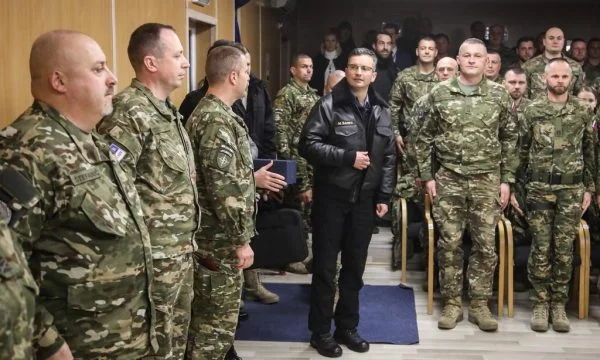 Sllovenia do të dërgojë 100 ushtarë shtesë në Kosovë, thotë ministri slloven