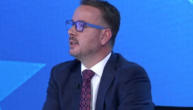 Kajtazi: Në opozitë me Palestinën, në pushtet me Izraelin – këtë veç Albin Kurti mund ta bëj