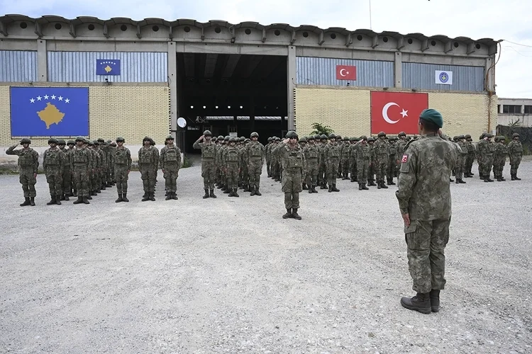 Turqia merr komandën e KFOR-it në Kosovë
