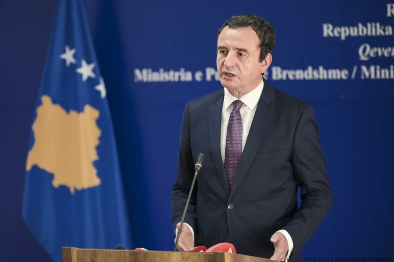Kurti për arrestimin dhe lirimin Radojiçiqit: Të kujton marrëveshjen e Pablo Escobarit me presidentin e Kolumbisë