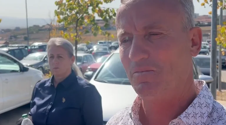 “N’krye kam me t’i vra”, tensione pas shpalljes së aktgjykimit në rastin e vrasjes së 15-vjeçarit dhe babait të tij