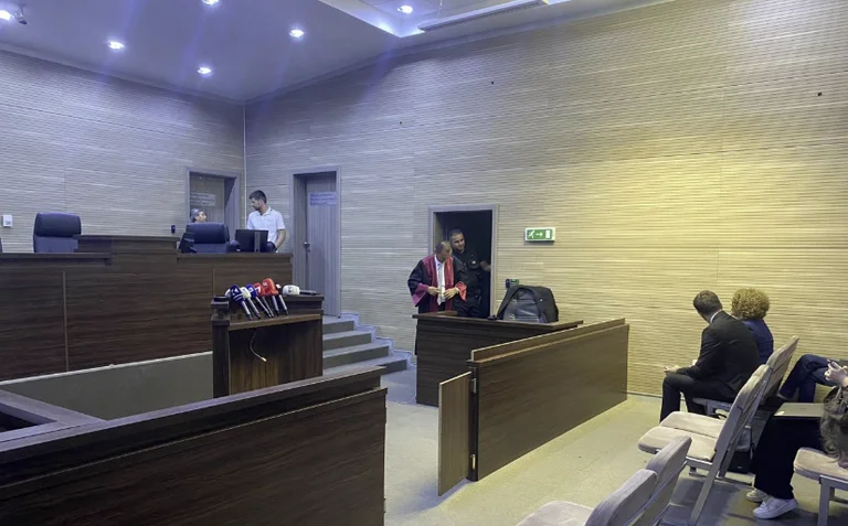 Mbyllet për medie seanca ku po gjykohet ministrja Hajdari për aksidentin ku kishte goditur një të mitur
