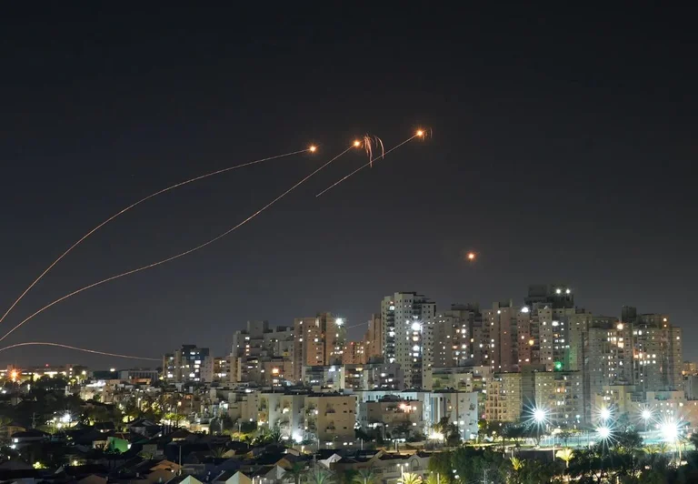 Izraeli shtrin “situatën speciale të sigurisë” në të gjithë territorin