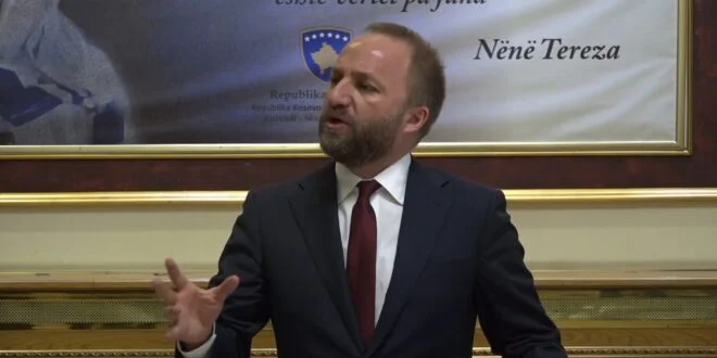 Tahiri: Kushtëzimi i deputetëve nga Kurti, sulm direkt ndaj demokracisë
