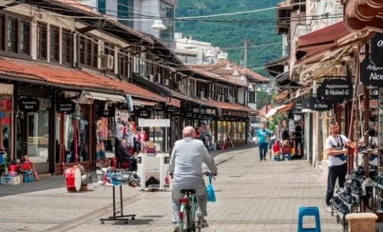 “The Guardian” rendit Pejën në mesin e qyteteve të Evropës që duhet vizituar