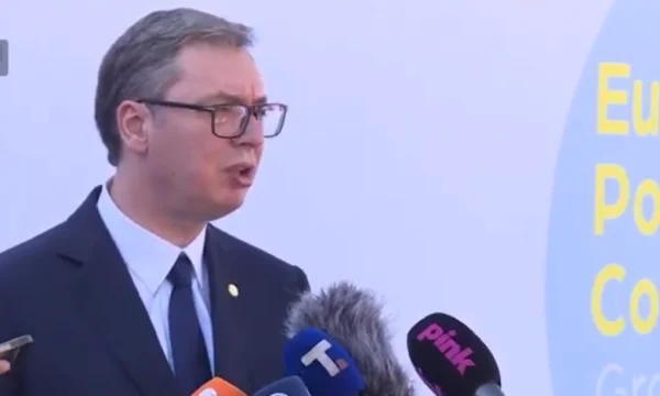 Vuçiq pyetet në Spanjë nëse ka synime ta sulmoj Kosovën – Ja çka thotë ai