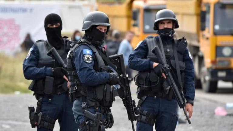 Bastisen dy lokacione në Zveçan, Policia: Lidhen me sulmin terrorist në Banjskë