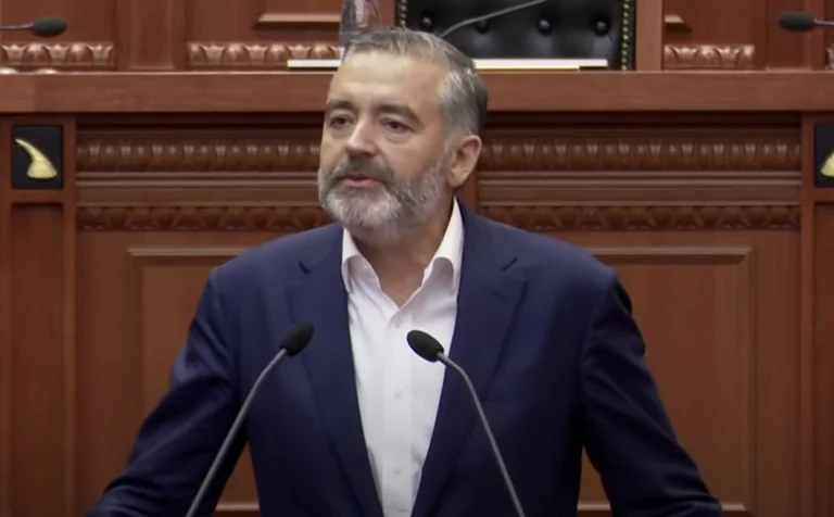 Deputeti shqiptar: Jemi me vëllezërit e UÇK-së që janë në Hagë dhe me përpjekjen e atyre në veriun e Kosovës