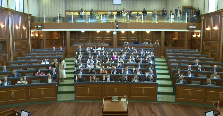 Miratohet projektligji që solli përplasje mes deputetëve të VV-së
