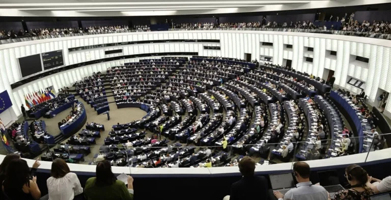 Eurodeputetët kërkojnë që Serbisë t’i ngrihen fondet e BE-së