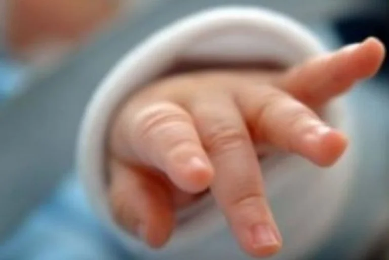 438 foshnje kanë lindur në QKUK, pas shfaqjes së rasteve të para me koronavirus