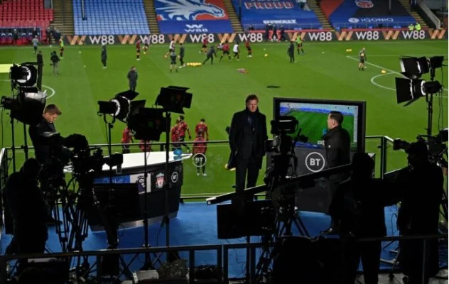 ‘Premier League’ i shkruan letër KPM-së: Vetëm dy kompani i kanë të drejtat e transmetimit në Kosovë