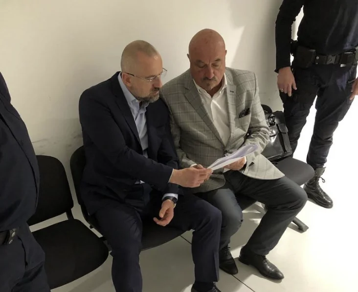 Mediat serbe publikojnë foton: Radojçiqi në Prokurori