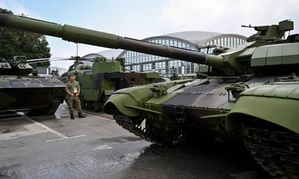Bild: Trupat serbe grumbullohen, a po e nxit Putini luftën e ardhshme ballkanike?