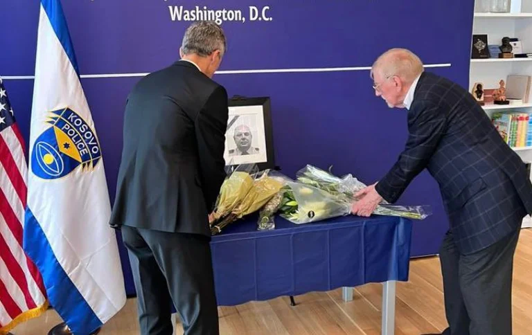 William Walker nderon Heroin Afrim Bunajku në Ambasadën e Kosovës në ShBA