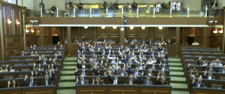 Pozitë e opozitë bashkë: Rezolutë disa-pikëshe pas sulmit terrorist të Serbisë ndaj Kosovës