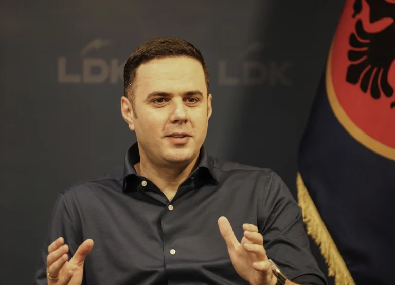 Abdixhiku takon Presidenten dhe shefin e AKI-së: Jemi bashkë, na duhen aleatë
