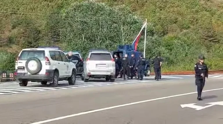 Përfundon aksioni i bastisjes në Banjskë, Policia nesër vendos si të veprohet tutje