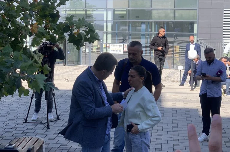 Motra e të arrestuarit për sulm terrorist në veri: Hetimet do ta tregojnë të vërtetën për vëllain tim