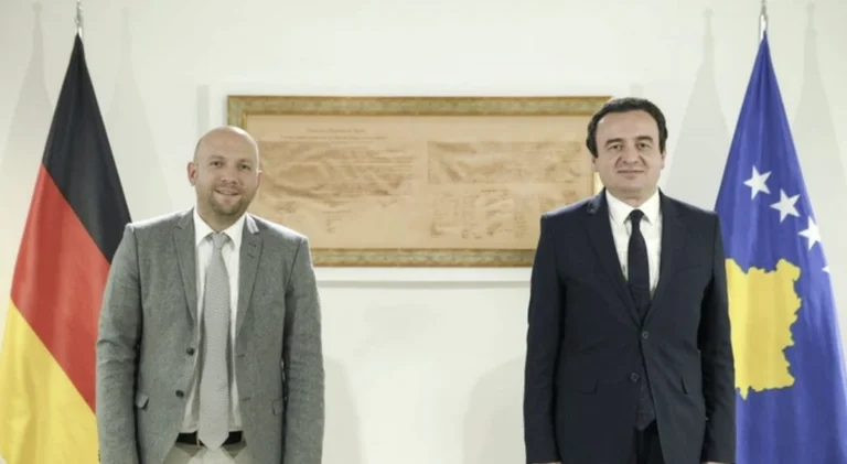 Emisari gjerman Sarrazin, nis takimin me Kurtin