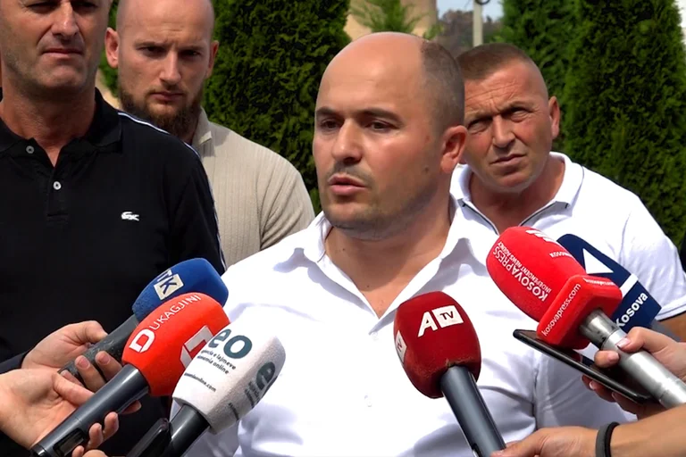 Familjari i policit të vrarë me porosi për Kurtin: Merru me bisedime, mos përdor uniformat në veri