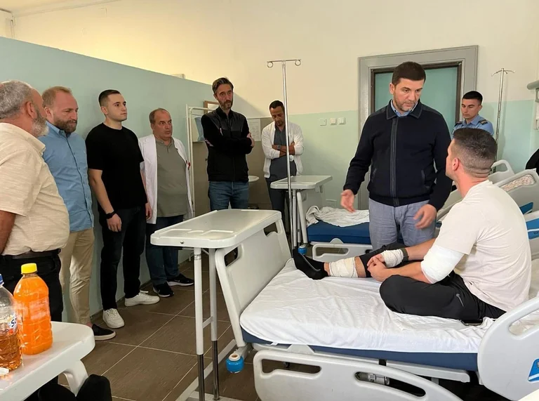 Memli Krasniqi viziton policin e plagosur në Banjskë